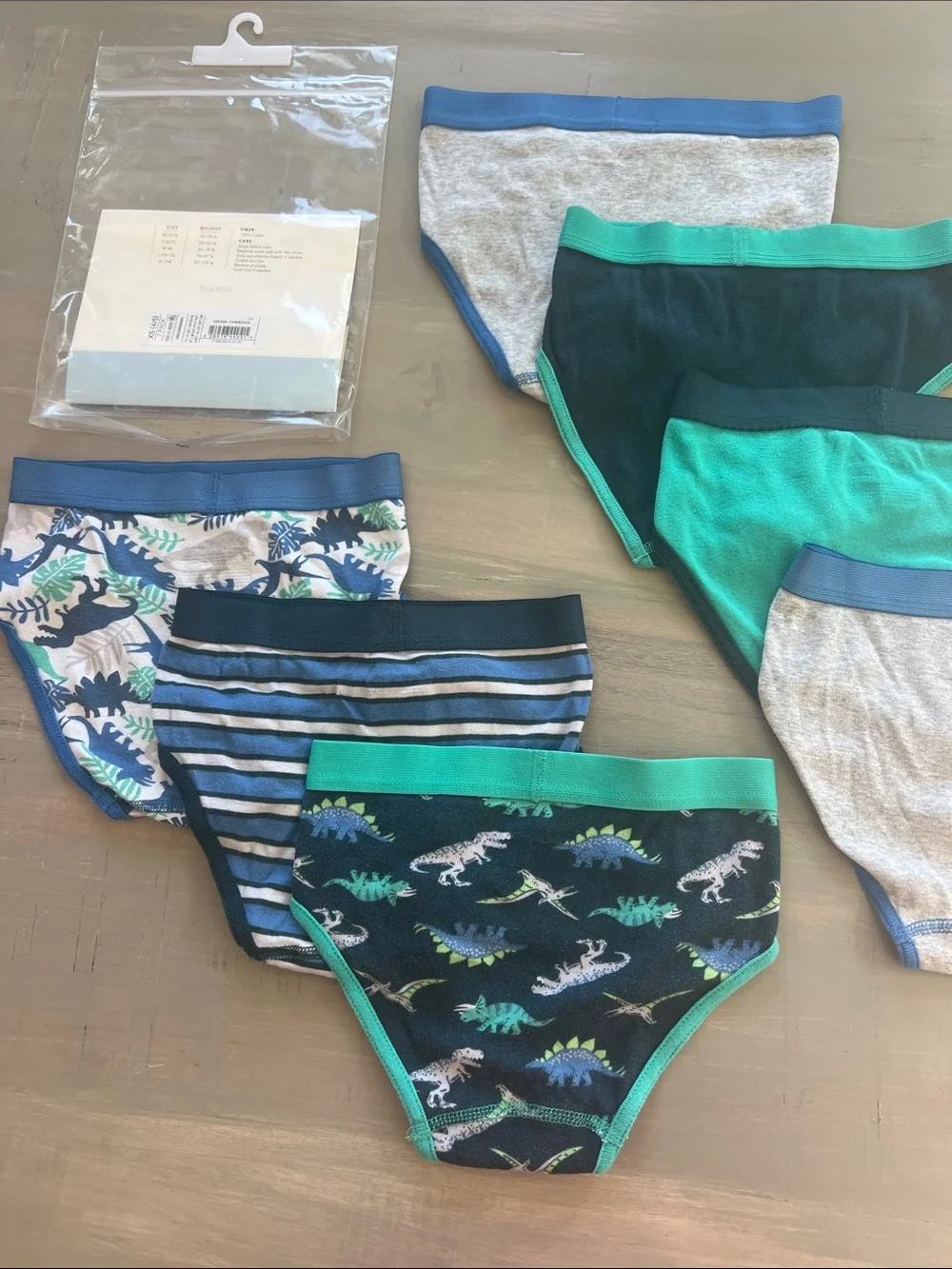 Cat & Jack Boys' Briefs - 7 pack - Size XS (4/5).
